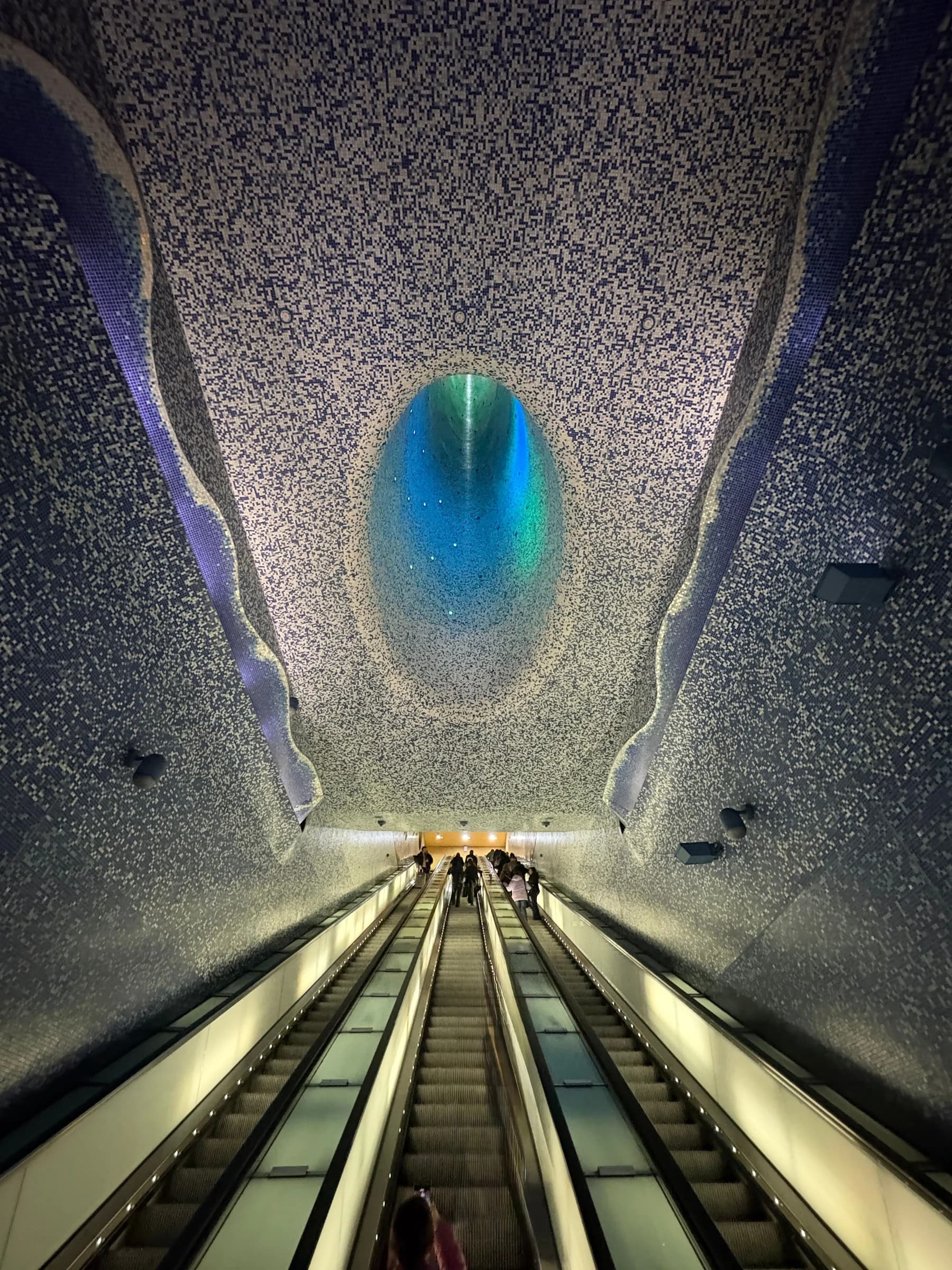 Soffitto della stazione Toledo di Napoli